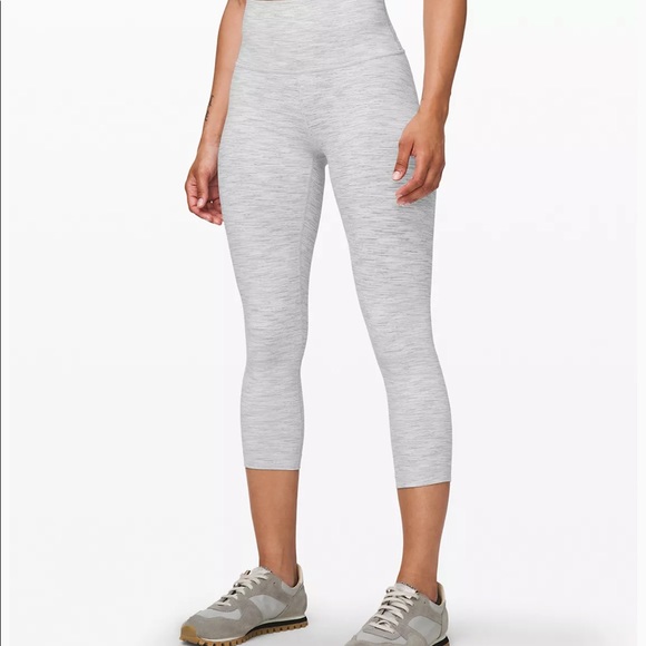 Lululemon Wunder Under 21” crop leggings. - Picture 2 of 2
